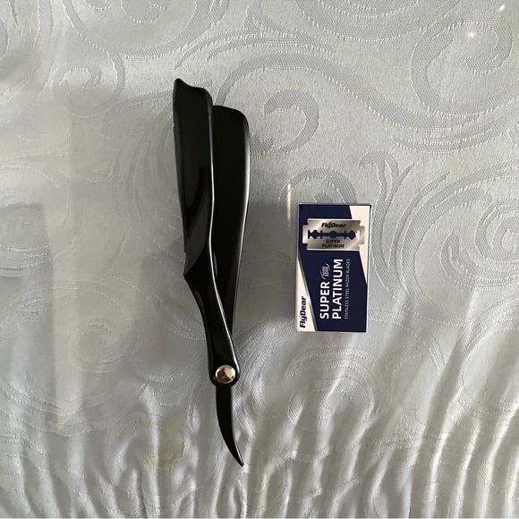 Black Straight Shaving Barber Razor with Blades - Picture 3 of 3